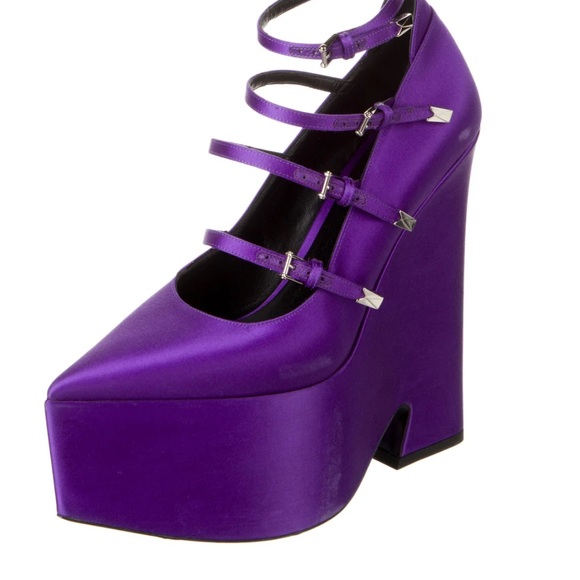 Versace Tempest Pump - Satin Purple - Size 39.5 (fits like a US size 8) - Picture 14 of 17